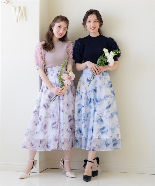美品✴︎ Swingleスウィングル　オリジナル水彩ぼかしフラワーフレアスカート セール】オリジナル水彩ぼかしフラワーフレアスカート（スカート