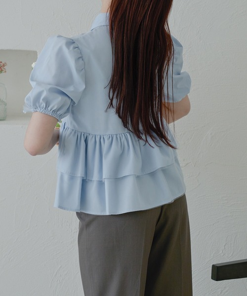 Ambre Neige(アンブルネージュ)の「フリルティアードショートブラウス/【WEB/EC限定商品】(シャツ/ブラウス・レディース・チャコールグレー/オフホワイト/ライトブルー・FREE)」の4枚目の写真