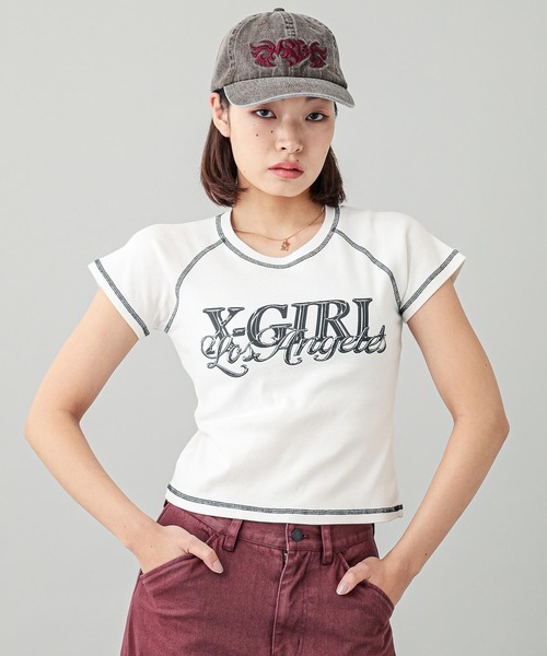 X-girl（エックスガール）の「CHROME EFFECT LOGO RAGLAN S/S BABY TEE（Tシャツ/カットソー・レディース・ホワイト/ピンク/チャコール・S/M）」の5枚目の写真