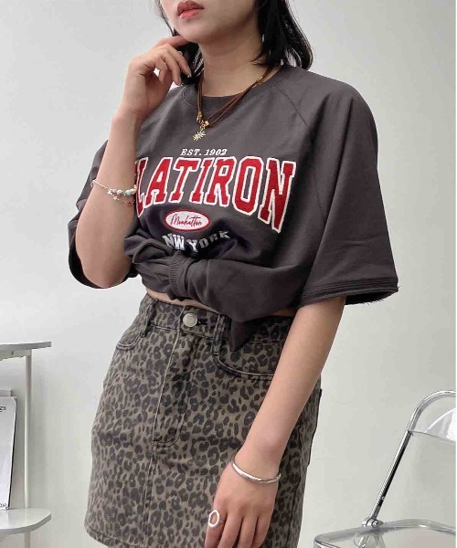 AS KNOW AS plus(アズノゥアズプラス)の「◇チェーン刺繍5分袖Tシャツ【UNISEX ITEM】(Tシャツ/カットソー・レディース・ボルドー/スミクロ/オートミール/グリーン系/グレー系/アイボリー系/グレー系1/アイボリー系1/ネイビー系1/レッド系1/グレー系2/サックスブルー系2/アイボリー系2/ピンク系2/グレー系3/ダークグリーン系3/ネイビー系3/アイボリー系3・FREE)」の5枚目の写真
