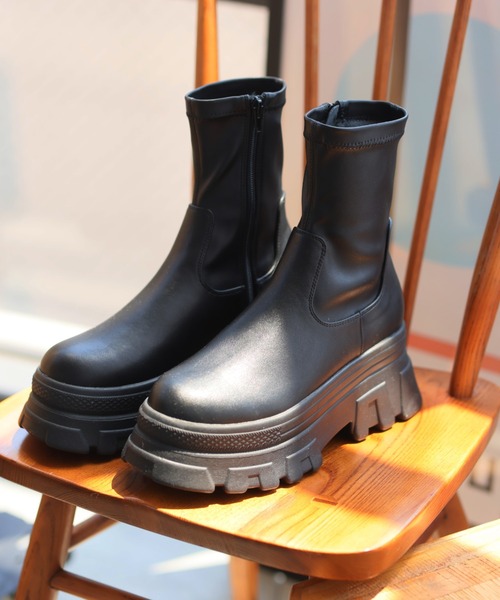 VIVIAN(ヴィヴィアン)の「極盛り厚底トラックソールストレッチショートブーツ(ブーツ・レディース・ブラック/シルバー・S/M/L)」の2枚目の写真