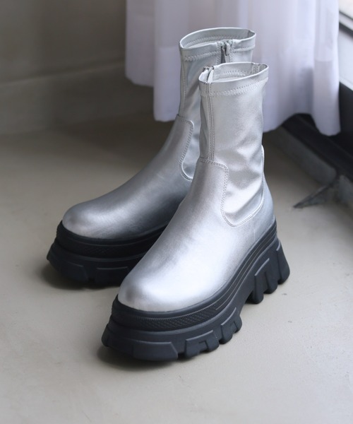 VIVIAN(ヴィヴィアン)の「極盛り厚底トラックソールストレッチショートブーツ(ブーツ・レディース・ブラック/シルバー・S/M/L)」の19枚目の写真