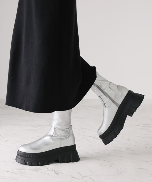 VIVIAN(ヴィヴィアン)の「極盛り厚底トラックソールストレッチショートブーツ(ブーツ・レディース・ブラック/シルバー・S/M/L)」の16枚目の写真