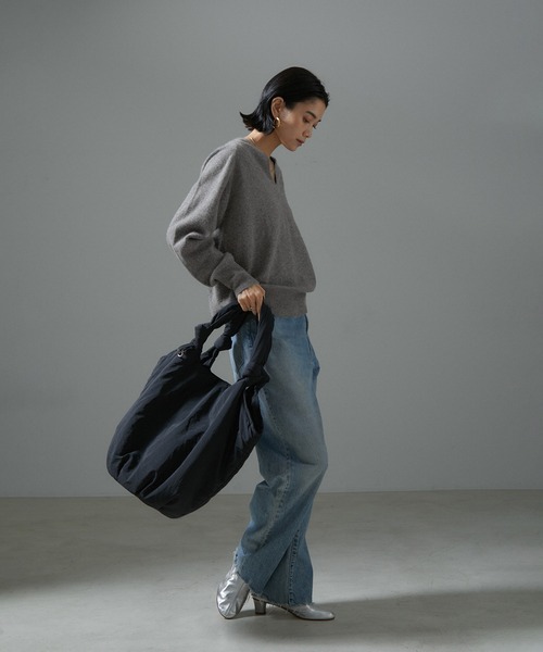 SALON adam et rope'(サロン アダム エ ロペ)の「カシミア深Vネックニットプルオーバー(ニット/セーター・レディース・ホワイト/グレー/サックスブルー/キャメル・FREE)」の20枚目の写真