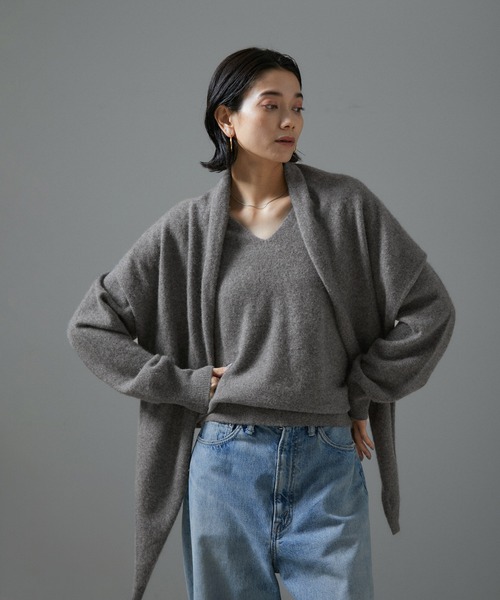 SALON adam et rope'(サロン アダム エ ロペ)の「カシミア深Vネックニットプルオーバー(ニット/セーター・レディース・ホワイト/グレー/サックスブルー/キャメル・FREE)」の21枚目の写真