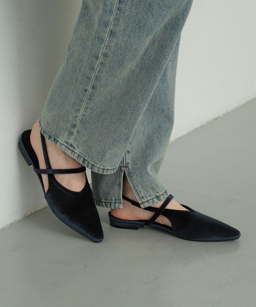 SENSE OF PLACE by URBAN RESEARCH(センスオブプレイスバイアーバンリサーチ)の「ベロアポインテッドシューズ(パンプス・レディース・ライトピンク/グレー/ネイビー・SMALL/MEDIUM/LARGE)」の1枚目の写真