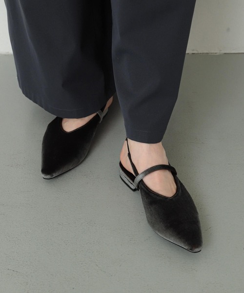 SENSE OF PLACE by URBAN RESEARCH(センスオブプレイスバイアーバンリサーチ)の「ベロアポインテッドシューズ(パンプス・レディース・ライトピンク/グレー/ネイビー・SMALL/MEDIUM/LARGE)」の5枚目の写真