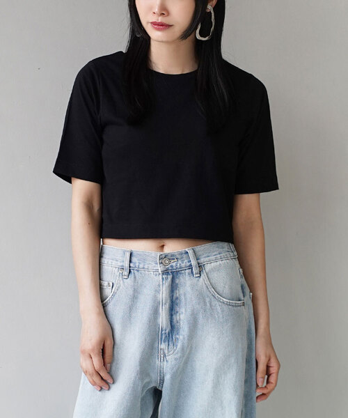 zootie(ズーティー)の「URBAN PLUS カップ付きミニTシャツ(Tシャツ/カットソー・レディース・グレイッシュブルー/ダークグリーン/オフホワイト/ブラウン系その他/スモークピンク/グレイッシュベージュ/ブラック/ライトブルー/ライトベージュ/アイボリー/ネイビー/テラコッタ/チャコール・M)」の3枚目の写真