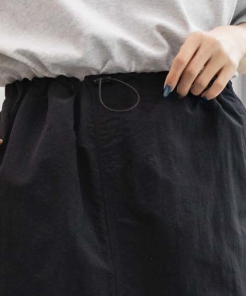Dickies(ディッキーズ)の「Dickies ナイロンカーゴスカート(スカート・レディース・ブラック/カーキ・M/L)」の4枚目の写真