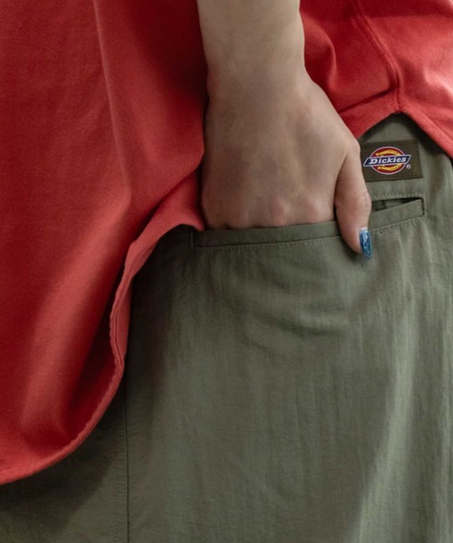 Dickies(ディッキーズ)の「Dickies ナイロンカーゴスカート(スカート・レディース・ブラック/カーキ・M/L)」の7枚目の写真