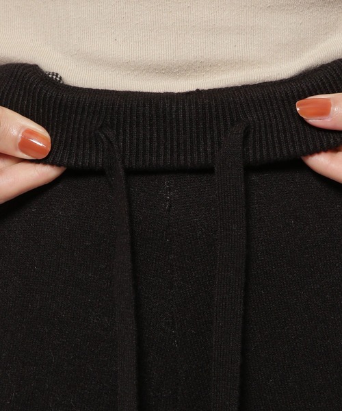 niko and...(ニコアンド)の「なめらかタッチニットパンツ(その他パンツ・レディース・ライトベージュ/ホワイト/ブラック/ベージュ/オレンジ/チャコール/ダークグレー/ブラウン・LARGE/MEDIUM)」の18枚目の写真