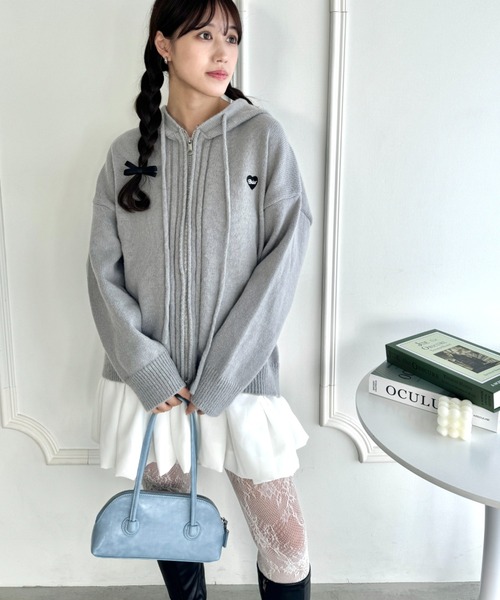 Loueme(ルエム)の「ハート刺繍ニットパーカー(パーカー・レディース・アイボリー/グレー・FREE)」の10枚目の写真