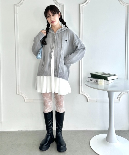 Loueme(ルエム)の「ハート刺繍ニットパーカー(パーカー・レディース・アイボリー/グレー・FREE)」の12枚目の写真