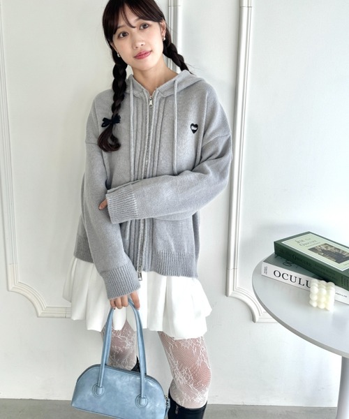 Loueme(ルエム)の「ハート刺繍ニットパーカー(パーカー・レディース・アイボリー/グレー・FREE)」の11枚目の写真