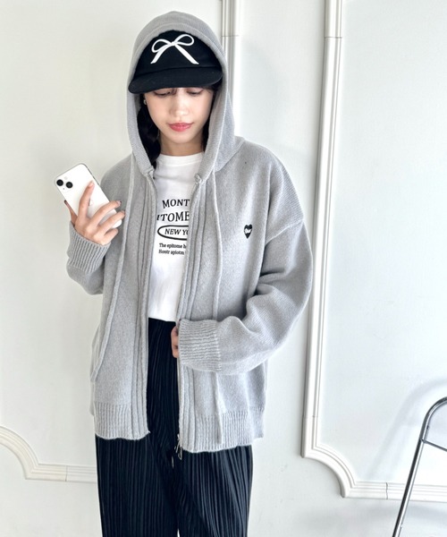 Loueme(ルエム)の「ハート刺繍ニットパーカー(パーカー・レディース・アイボリー/グレー・FREE)」の14枚目の写真