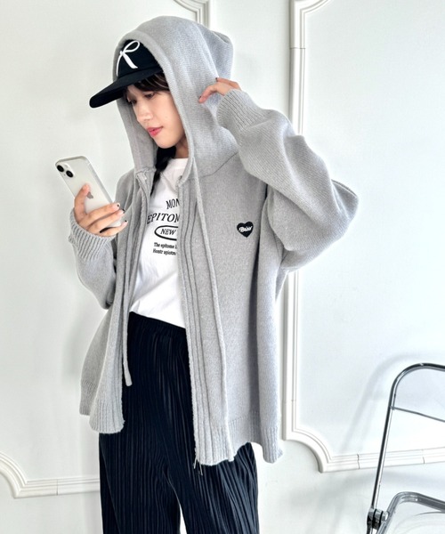 Loueme(ルエム)の「ハート刺繍ニットパーカー(パーカー・レディース・アイボリー/グレー・FREE)」の13枚目の写真