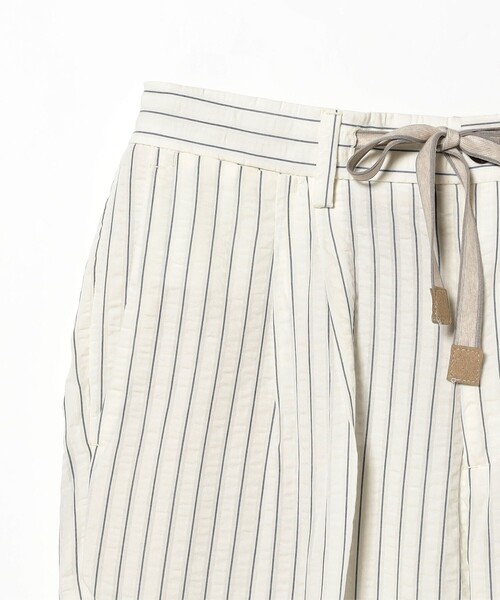 CIRCOLO 1901（チルコロ 1901）の「【別注】DEVORE Incipit / コットン シアサッカー ストライプ 2プリーツ イージースラックス（その他パンツ・メンズ・ホワイト系その他2・46）」の4枚目の写真