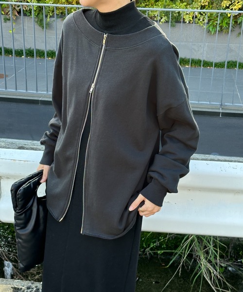 select MOCA（セレクトモカ）の「オフショルダーダブルジップトップス（スウェット・レディース・チャコールグレー/グレー・FREE）」の2枚目の写真