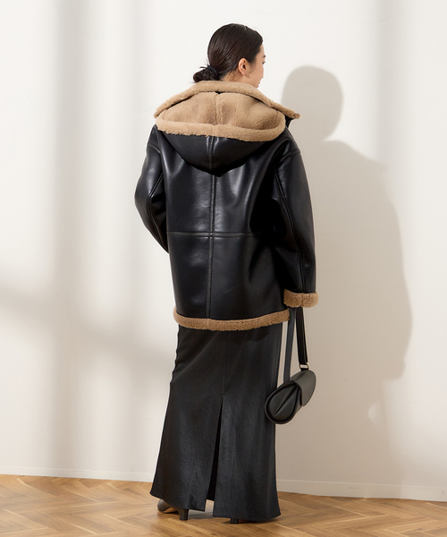 journal standard L'essage（ジャーナルスタンダードレサージュ）の「フェイクレザーボア パーカーコート（その他アウター・レディース・ブラック・FREE）」の4枚目の写真