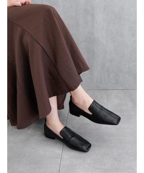 Fabby fabby（ファビィーファビィー）の「スクエアオニグリパンプス（パンプス・レディース・ベージュ/ブラウン/ブラック・SMALL/LARGE/MEDIUM）」の2枚目の写真