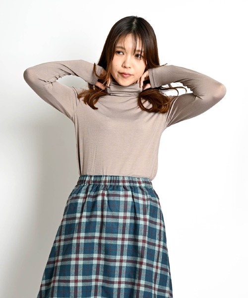 MARAI(マーライ)の「日本製 椿オイル加工 タートルネック 保湿インナー ストレッチ(Tシャツ/カットソー・レディース・ブルー/グレー/ベージュ/ホワイト/ブラック・FREE)」の7枚目の写真