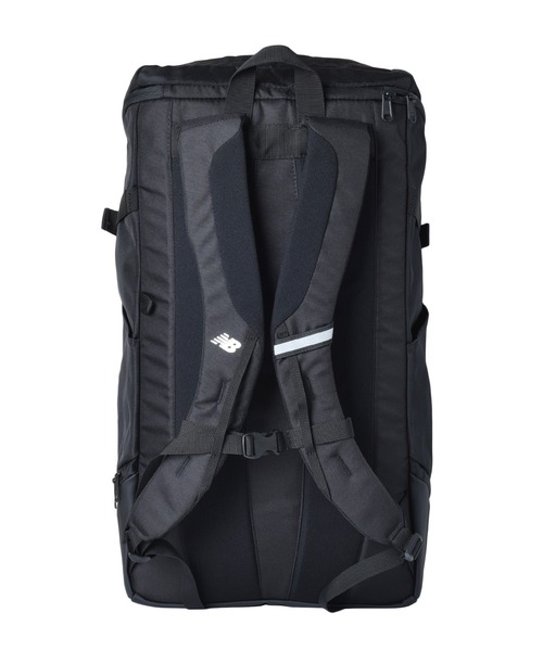 NEW BALANCE（ニューバランス）の「トップローディングバックパック 40L（バックパック/リュック・メンズ・ブラック/グリーン系カモフラージュ/ブラック×ホワイト・ONE SIZE）」の4枚目の写真