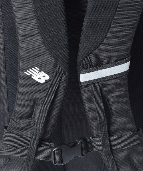 NEW BALANCE（ニューバランス）の「トップローディングバックパック 40L（バックパック/リュック・メンズ・ブラック/グリーン系カモフラージュ/ブラック×ホワイト・ONE SIZE）」の8枚目の写真