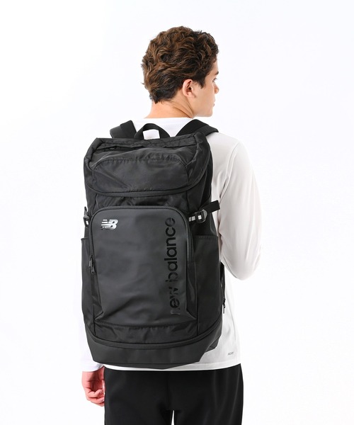 NEW BALANCE（ニューバランス）の「トップローディングバックパック 40L（バックパック/リュック・メンズ・ブラック/グリーン系カモフラージュ/ブラック×ホワイト・ONE SIZE）」の9枚目の写真