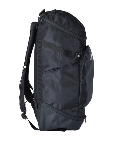 NEW BALANCE（ニューバランス）の「トップローディングバックパック 40L（バックパック/リュック・メンズ・ブラック/グリーン系カモフラージュ/ブラック×ホワイト・ONE SIZE）」の12枚目の写真