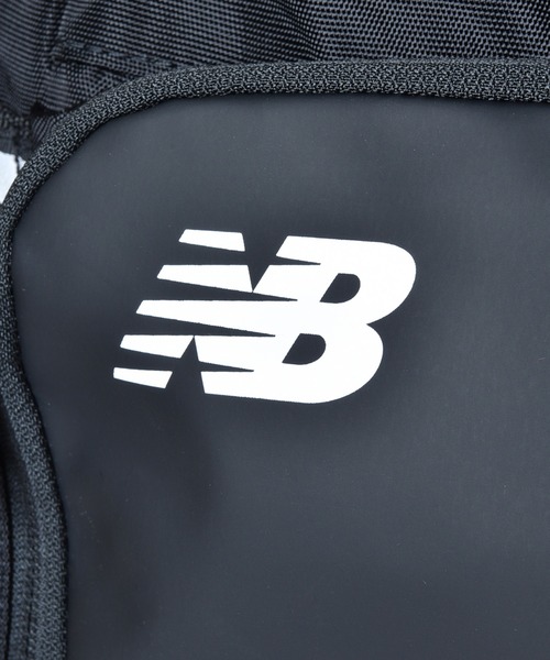 NEW BALANCE（ニューバランス）の「トップローディングバックパック 40L（バックパック/リュック・メンズ・ブラック/グリーン系カモフラージュ/ブラック×ホワイト・ONE SIZE）」の13枚目の写真