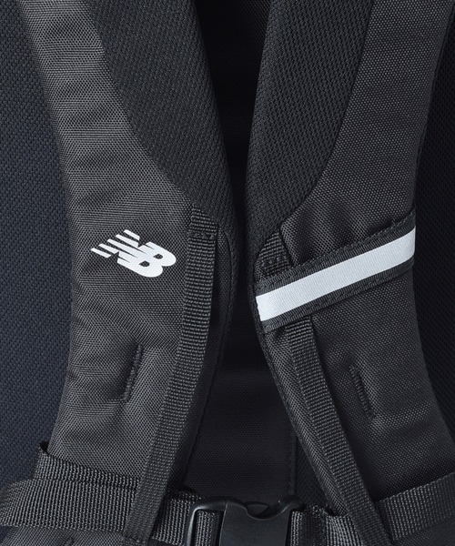 NEW BALANCE（ニューバランス）の「トップローディングバックパック 40L（バックパック/リュック・メンズ・ブラック/グリーン系カモフラージュ/ブラック×ホワイト・ONE SIZE）」の14枚目の写真