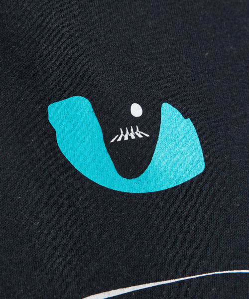 NERDY ハンサムキャット ワッペンTシャツ ブラック NERDY ハンサムキャット ワッペンTシャツ ブラック ニートクルー