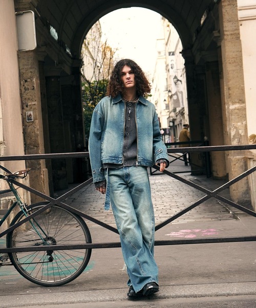 Ruelle(ルーエル)の「【Ruelle】Flared Denim Pants with Seam Detail / ブラストウォッシュ加工立体裁断共地ベルト付きワイドローライズフレアデニムパンツ(デニムパンツ・メンズ・ブラック/ブルー・L/M/S)」の4枚目の写真