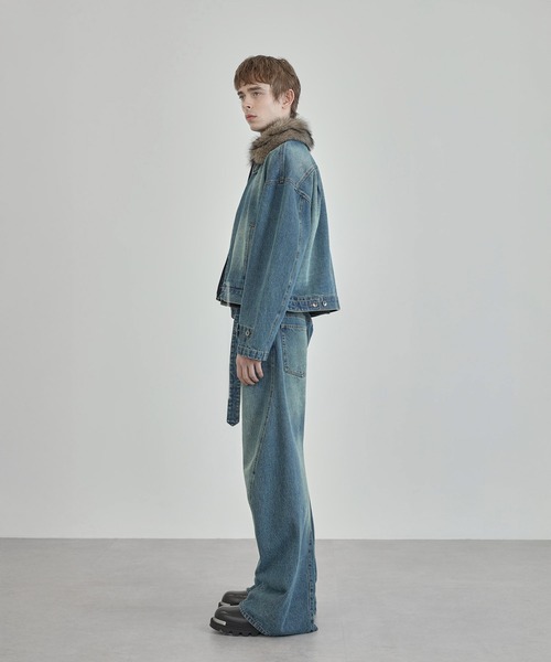 Ruelle(ルーエル)の「【Ruelle】Flared Denim Pants with Seam Detail / ブラストウォッシュ加工立体裁断共地ベルト付きワイドローライズフレアデニムパンツ(デニムパンツ・メンズ・ブラック/ブルー・L/M/S)」の11枚目の写真