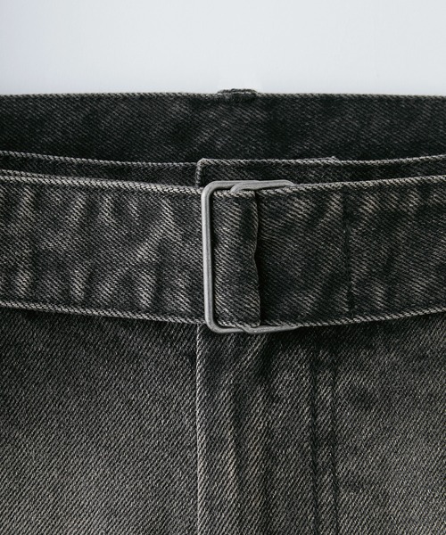 Ruelle(ルーエル)の「【Ruelle】Flared Denim Pants with Seam Detail / ブラストウォッシュ加工立体裁断共地ベルト付きワイドローライズフレアデニムパンツ(デニムパンツ・メンズ・ブラック/ブルー・L/M/S)」の16枚目の写真