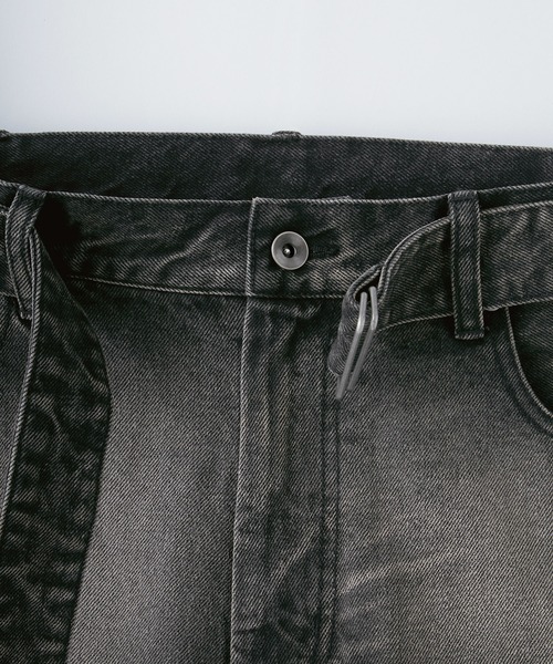 Ruelle(ルーエル)の「【Ruelle】Flared Denim Pants with Seam Detail / ブラストウォッシュ加工立体裁断共地ベルト付きワイドローライズフレアデニムパンツ(デニムパンツ・メンズ・ブラック/ブルー・L/M/S)」の17枚目の写真