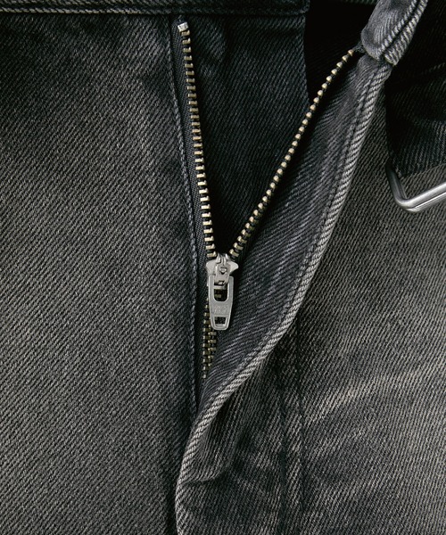 Ruelle(ルーエル)の「【Ruelle】Flared Denim Pants with Seam Detail / ブラストウォッシュ加工立体裁断共地ベルト付きワイドローライズフレアデニムパンツ(デニムパンツ・メンズ・ブラック/ブルー・L/M/S)」の18枚目の写真