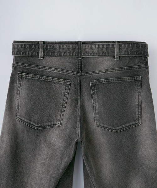 Ruelle(ルーエル)の「【Ruelle】Flared Denim Pants with Seam Detail / ブラストウォッシュ加工立体裁断共地ベルト付きワイドローライズフレアデニムパンツ(デニムパンツ・メンズ・ブラック/ブルー・L/M/S)」の19枚目の写真