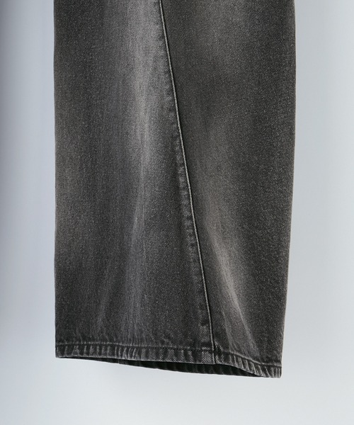 Ruelle(ルーエル)の「【Ruelle】Flared Denim Pants with Seam Detail / ブラストウォッシュ加工立体裁断共地ベルト付きワイドローライズフレアデニムパンツ(デニムパンツ・メンズ・ブラック/ブルー・L/M/S)」の20枚目の写真