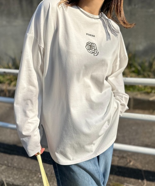 mi via loca（ミヴィアロカ）の「ワンポイント ロゴフラワー刺繍 ラウンド レイヤードロンT（Tシャツ/カットソー・レディース・ライム/オートミール/オフホワイト・FREE）」の2枚目の写真