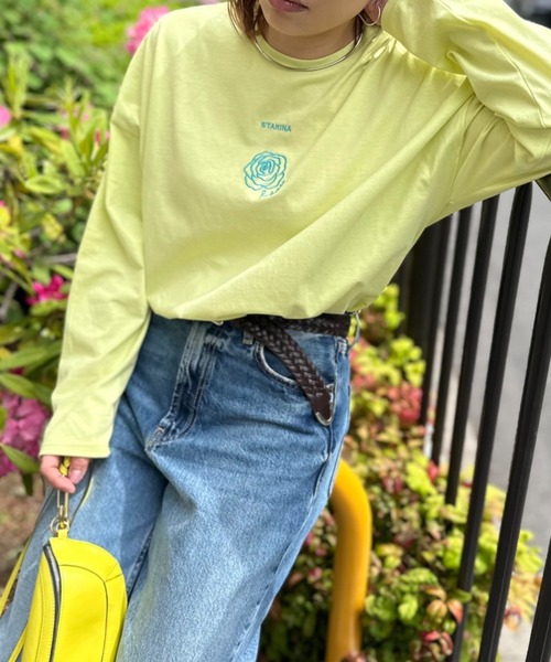 mi via loca（ミヴィアロカ）の「ワンポイント ロゴフラワー刺繍 ラウンド レイヤードロンT（Tシャツ/カットソー・レディース・ライム/オートミール/オフホワイト・FREE）」の3枚目の写真