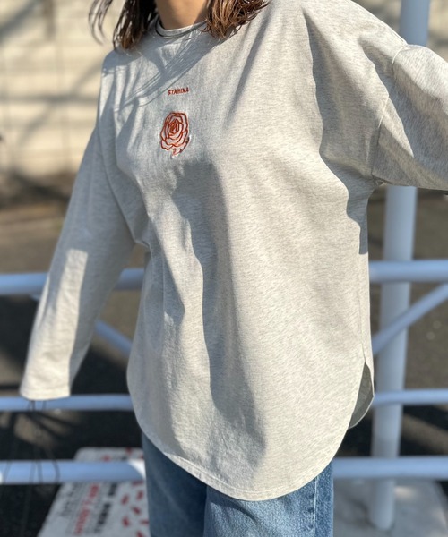 mi via loca（ミヴィアロカ）の「ワンポイント ロゴフラワー刺繍 ラウンド レイヤードロンT（Tシャツ/カットソー・レディース・ライム/オートミール/オフホワイト・FREE）」の9枚目の写真