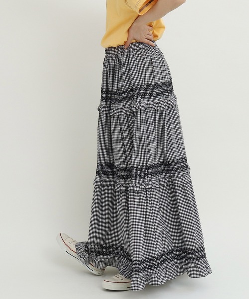 Dot&Stripes CHILD WOMAN(ドットアンドストライプス チャイルドウーマン)の「60sギンガム スモッキングスカート(スカート・レディース・ブラック/レッド・FREE)」の4枚目の写真
