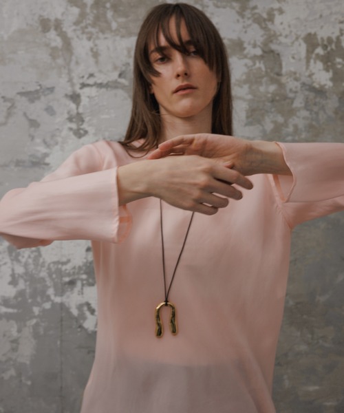 ADAM ET ROPE'(アダムエロペ)の「【EMOELLE】U motif necklace(ネックレス・レディース・ゴールド系その他・FREE)」の3枚目の写真