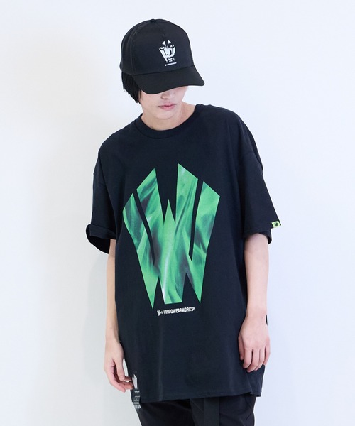 [W] by VIRGOwearworks（ダブリューバイヴァルゴウェアーワークス）の「Flame logo SSPT（Tシャツ/カットソー・メンズ・ホワイト×ブルー/ブラック×グリーン/ブラック×ピンク・MEDIUM/LARGE/X-LARGE/XX-LARGE）」の3枚目の写真