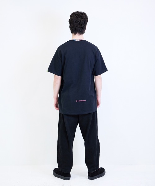 [W] by VIRGOwearworks（ダブリューバイヴァルゴウェアーワークス）の「Flame logo SSPT（Tシャツ/カットソー・メンズ・ホワイト×ブルー/ブラック×グリーン/ブラック×ピンク・MEDIUM/LARGE/X-LARGE/XX-LARGE）」の11枚目の写真