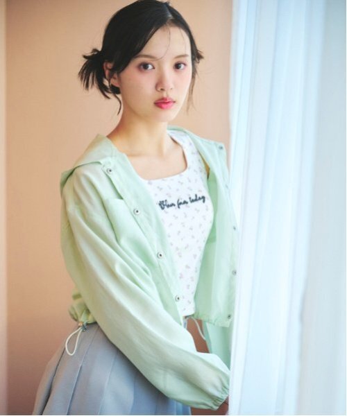 LOVETOXIC（ラブトキシック）の「UVシアーパーカ（シャツ/ブラウス・キッズ・オフホワイト/グレー/エメラルド/ブラック・S:140cm/L:160cm/M:150cm）」の4枚目の写真