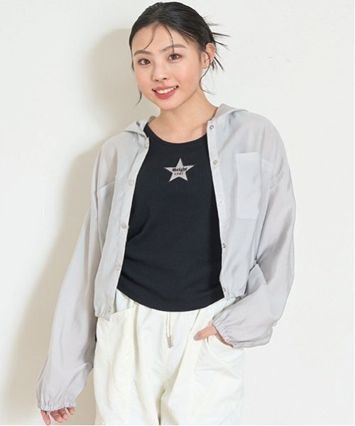 LOVETOXIC（ラブトキシック）の「UVシアーパーカ（シャツ/ブラウス・キッズ・オフホワイト/グレー/エメラルド/ブラック・S:140cm/L:160cm/M:150cm）」の5枚目の写真