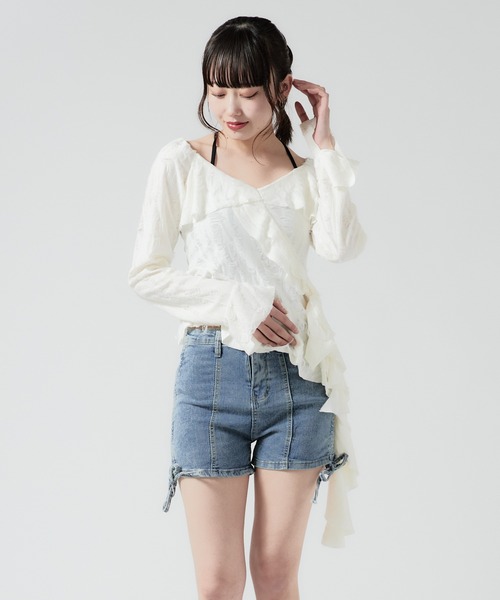 Chick(チック)の「Irregular Hem Frill tape Tops / イレギュラーヘムフリルテレコトップス(シャツ/ブラウス・レディース・ブラック/ベージュ/ブラウン/グレー・FREE)」の4枚目の写真