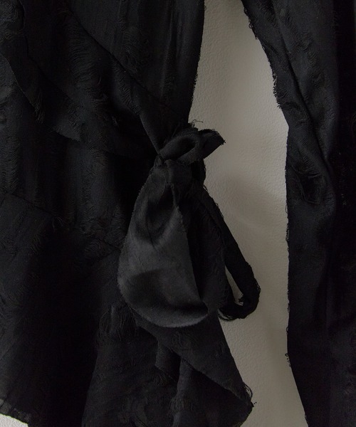 Chick(チック)の「Irregular Hem Frill tape Tops / イレギュラーヘムフリルテレコトップス(シャツ/ブラウス・レディース・ブラック/ベージュ/ブラウン/グレー・FREE)」の11枚目の写真